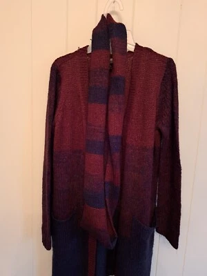 Suéter Allison Brittney, BORGOÑA Y AZUL, TALLA PEQUEÑA, CON BUFANDA A JUEGO Foto 1 de 4