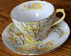 Beautiful signed SHELLEY Fine Bone Teacup & Saucer Daffodil Time Gainsborough - Picture 1 of 6