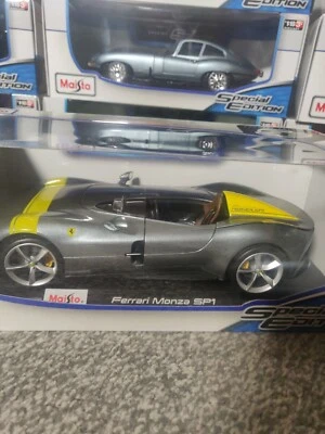 Modelo de coche diecast a escala 1:18 Ferrari Monza SP1 en plata Foto 1 de 4