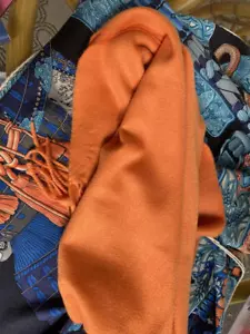 Auténtico silenciador/chal/bufanda/envoltura de cachemira 100 % escocés Hermes en preciosa naranja H - Imagen 1 de 10
