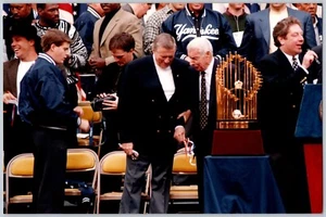 1998 Yankees World Series Celebration Photo George Steinbrenner & Joe DiMaggio - Picture 1 of 2