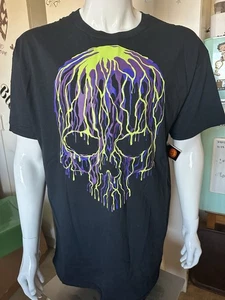 Skull T-shirt Size XL Glow In The Dark Dripping Skull Halloween NWT - Picture 1 of 5