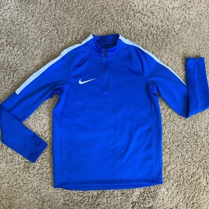 Nike Dri Fit Boys M 1/4 Activewear Pullover Top, LS, Royal/White, Polyester - Picture 1 of 10