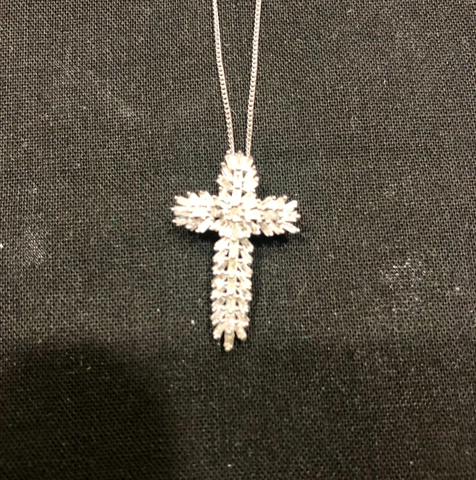 Colgante Cruz Diamante Bagutte Blanco 0,75 ctw 1" con Cadena 20"  Foto 1 de 1