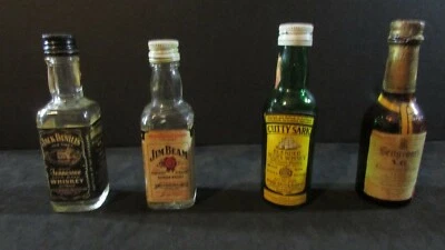 Botellas de whisky miniatura vintage 4 Jack Daniels Seagram's Jim Beam Cutty Sark Foto 1 de 4