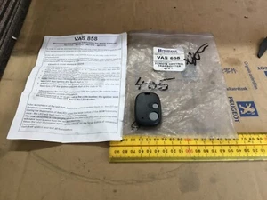 NEW GENUINE PEUGEOT 205 309 405 alarm fob fitted to Peugeots. 1988-1996 - Picture 1 of 5