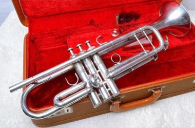 YAMAHA YTR-8335HGS Tromba Personalizzata Bb Argento Mantenuta con Custodia, B... - Immagine 1 di 4