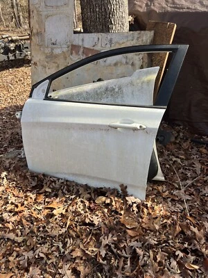 2012 2013 2014 2015 2016 2017 HYUNDAI ACCENT Left SIDE FRONT DOOR - Image 1 of 4