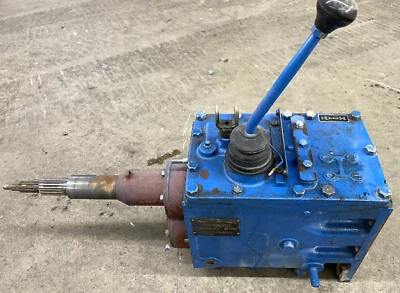 Ford 1510 1983 fabricante de equipos originales conjunto de transmisión de 12 velocidades diésel de 3 cilindros Shibaura Foto 1 de 4