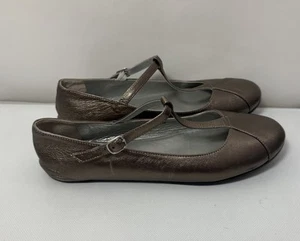 Garnet Hill Ballerinas Damen Größe 8 Gold Nora T-Riemen Ballerinacore Freizeit - Bild 1 von 8