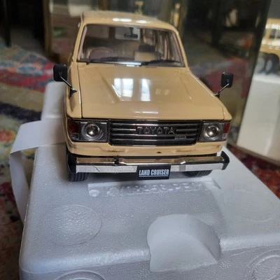 KYOSHO TOYOTA LAND CRUISER 60 1/18 Foto 1 de 4