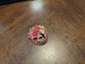 Spilla vintage rosso fiore di tulipano smalto cloisonne tono oro - Foto 1 di 5