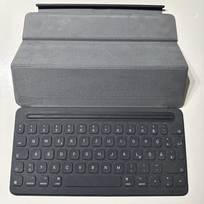 Apple Smart Keyboard 10,5" für iPad Pro 7, 8, 9, Air 3, QWERTZ, MX3L2D/A, A1829 - Bild 1 von 4