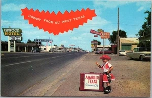 Postal vintage de los años 50 AMARILLO, Texas "HOWDY FROM OL' WEST TEXAS" autopista 66 - Imagen 1 de 2