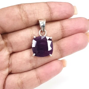 Cojín de piedras preciosas de rubí rojo de 5,07 gms corte facetado conjunto de puntas de plata 925 colgante 1" - Imagen 1 de 7