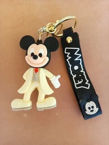 MICKEY MOUSE "VESTIDO DE NOVIO EN ESMOQUIN BLANCO" LLAVERO/CLIP MOCHILA - Imagen 1 de 1
