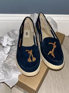 UGG Australia Channtal marineblaue Wildleder-Loafer/Bootsschuhe Größe 6 neu im Karton - Bild 1 von 8