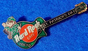 GUITARRA GIBSON VERDE DUENDE DÍA DE SAN PATRICIO TOKIO JAPÓN 97 Hard Rock Café PIN - Imagen 1 de 1