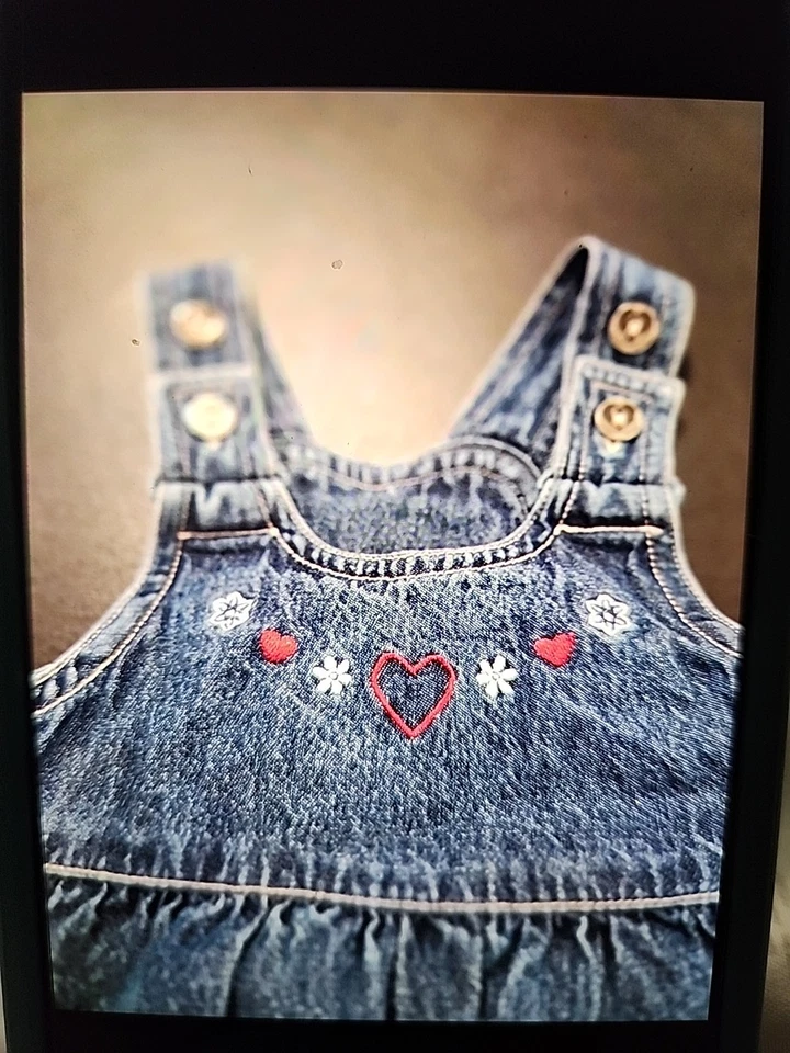 Vestido Mono Denim Glory Desteñido De Colección Niñas 18M Azul Jean Bordado Corazón Foto 1 de 4