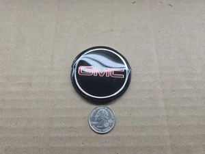 GMC OEM Black & Red 2 3/8" Horn Button Steering Wheel Emblem Badge Logo Name - Foto 1 di 5