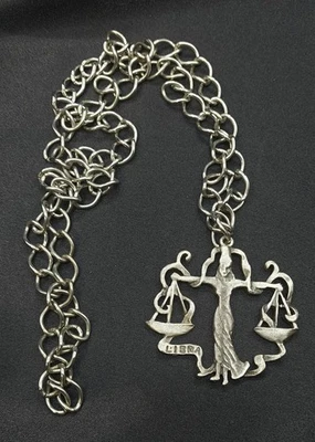 Colgante Libra Estilizado Peltre Vintage Zodiaco Años 60 en Cadena 30" Foto 1 de 4