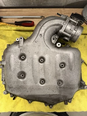 03-06 Nissan 350Z Infiniti G35 VQ35DE Colector de admisión superior Plenum Cuerpo del acelerador Foto 1 de 4