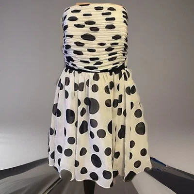 Nuevo Mini Vestido GUESS Sin Tirantes Talla 10 Blanco Negro Lunares Fiesta de Hermandad Sexy Foto 1 de 4