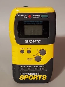 Sony gelb / schwarz FM / AM Walkman Sport mit neuen Totenkopf Ohrhörern - Bild 1 von 7