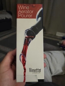 Vinetto Wine Aerator Pourer, allowing wine to breathe and release aroma/flavor - Picture 1 of 2
