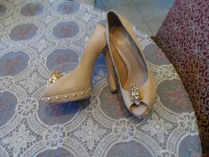 Alexander McQueen Beige Suede Skull Pumps Size 8.5M - Picture 1 of 24