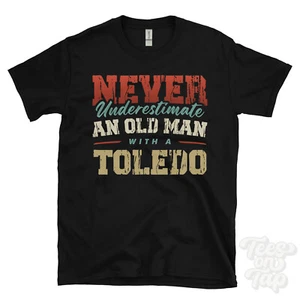 NUNCA SUBESTIMES A UN VIEJO CON UNA DIVERTIDA CAMISETA TOLEDO REGALO IDEAL - Imagen 1 de 2