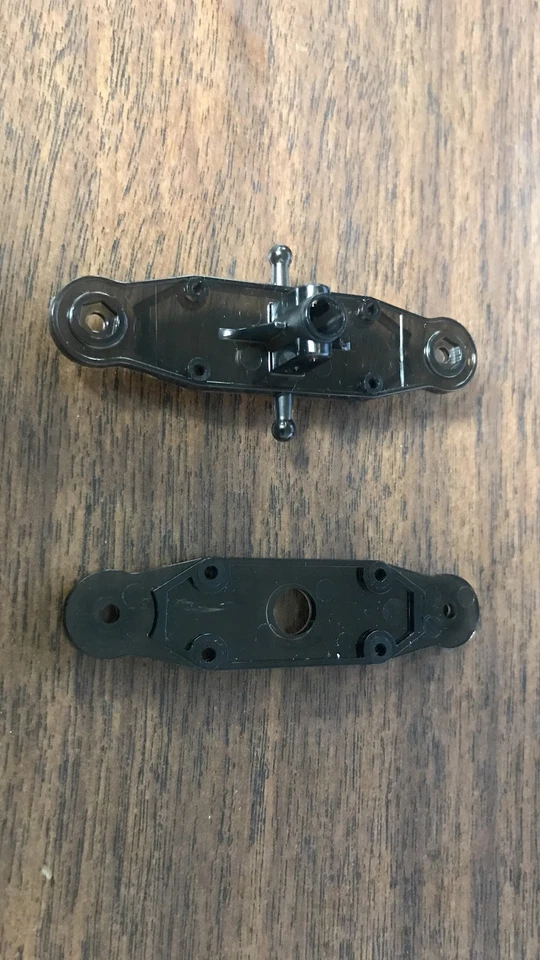 2X LOWER MAIN BLADE GRIP FOR JXD 350/ Viefly V30/ SYMA S033 RC HELICOPTER PARTS - Image 1 of 1