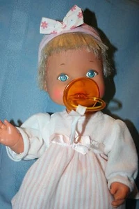 Bezaubernde 1967 Vintage Remco Baby This n That Puppe bewegt - Bild 1 von 13