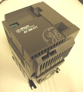 Unidad GE Fuji AF-300-E11 6KE1143002X1A1 con disipador de calor y ventilador 460V 50/60Hz 3P - Imagen 1 de 8