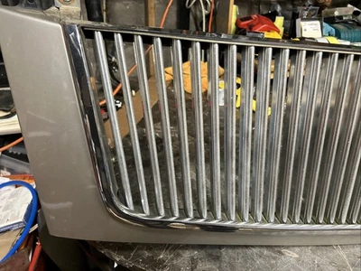 Conjunto de parrilla delantera vertical ESV EXT para Cadillac Escalade E&G 2002-2006 Foto 1 de 4