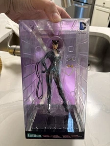 Kotobukiya Statue CATWOMAN Art FX Figure MIB New 52 Sexy Pose Whip Base Batman - Picture 1 of 6