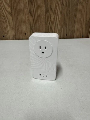 ZyXEL PLA5215 600 Mb/s Powerline Gigabit Pass-Through Ethernet Adapter - Image 1 of 3