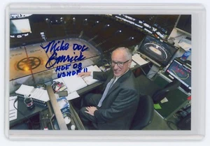 Mike Doc Emrick signiertes Foto - beschriftet "HOF 08" und "USHOF 11" Hockey Auto - Bild 1 von 2