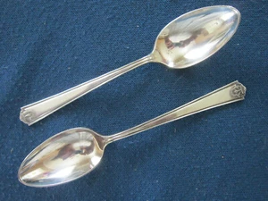 WM. Rogers X12 Teaspoons Lot of 2 Homestead 1922 6" VGC *SHIPS FREE* - Picture 1 of 3