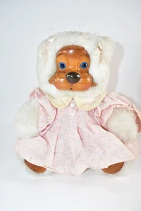 ROBERT RAIKES 1989 APPLAUSE LIZA WOODEN FACE BEAR - Picture 1 of 11
