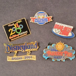 Lot Of 5 Trading Pins Walt Disney Attractions Ect Nice Variety of Pins PA 17-106 - Bild 1 von 7