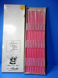 Vintage Kerzen Schachtel 12 ROSA 15" lang Regenbogen Kegel Will & Baumer MCM 70er NOS - Bild 1 von 8