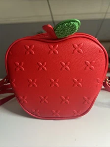 Bad Body Works ROTER APFEL Umhängetasche Kosmetiktasche Make-up rot Reißverschluss Herbstriemen - Bild 1 von 7