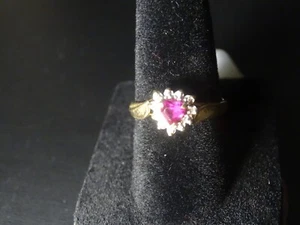 Gorgeous 10k Yellow Gold Ruby Heart Ring Size 6.5 Total Weight 1.70 Grams - Picture 1 of 15