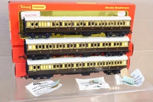 TRIANG HORNBY R26 R27 RAKE of 3 GWR 1st 3rd COMPOSITE & BRAKE COACH BOXED om - Picture 1 of 9