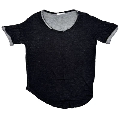 Camiseta Feminina Femme by Tresics Bainha Crua Preta Branca Punho Rolo Tamanho M - Imagem 1 de 4