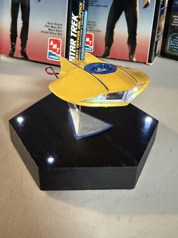 ¡Exclusivo de JohnnySciFi! ¡Juego de réplicas en miniatura iluminadas Flying Sub Artisan Built! Foto 1 de 4