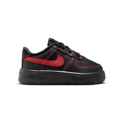 NIKE FORCE 1 BAJO LV8 3_NEGRO/ROJO UNIVERSITARIO-NEGRO IM7995-001-TALLA 10 PARA NIÑOS PEQUEÑOS Foto 1 de 3