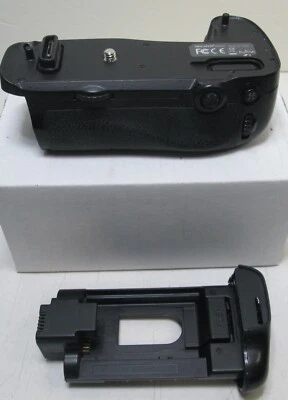 Used Neewer DR750 Vertical Battery Grip for Nikon DR750 Camera - Image 1 of 4