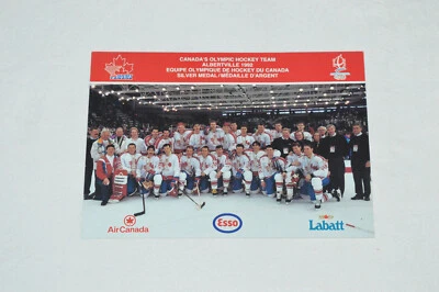 1992 CANADA HOCKEY TEAM PHOTO Albertville Olympics POSTCARD CARD ERIC LINDROS+ - Image 1 of 2